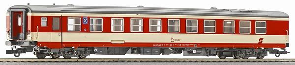 Domestic Dining Car with Interior Lighting<br /><a href='images/pictures/Roco/64778.jpg' target='_blank'>Full size image</a>
